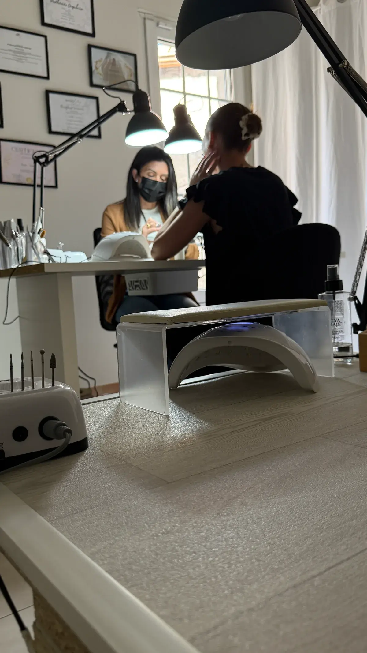 Session de formation pratique dans le studio AB Onglerie